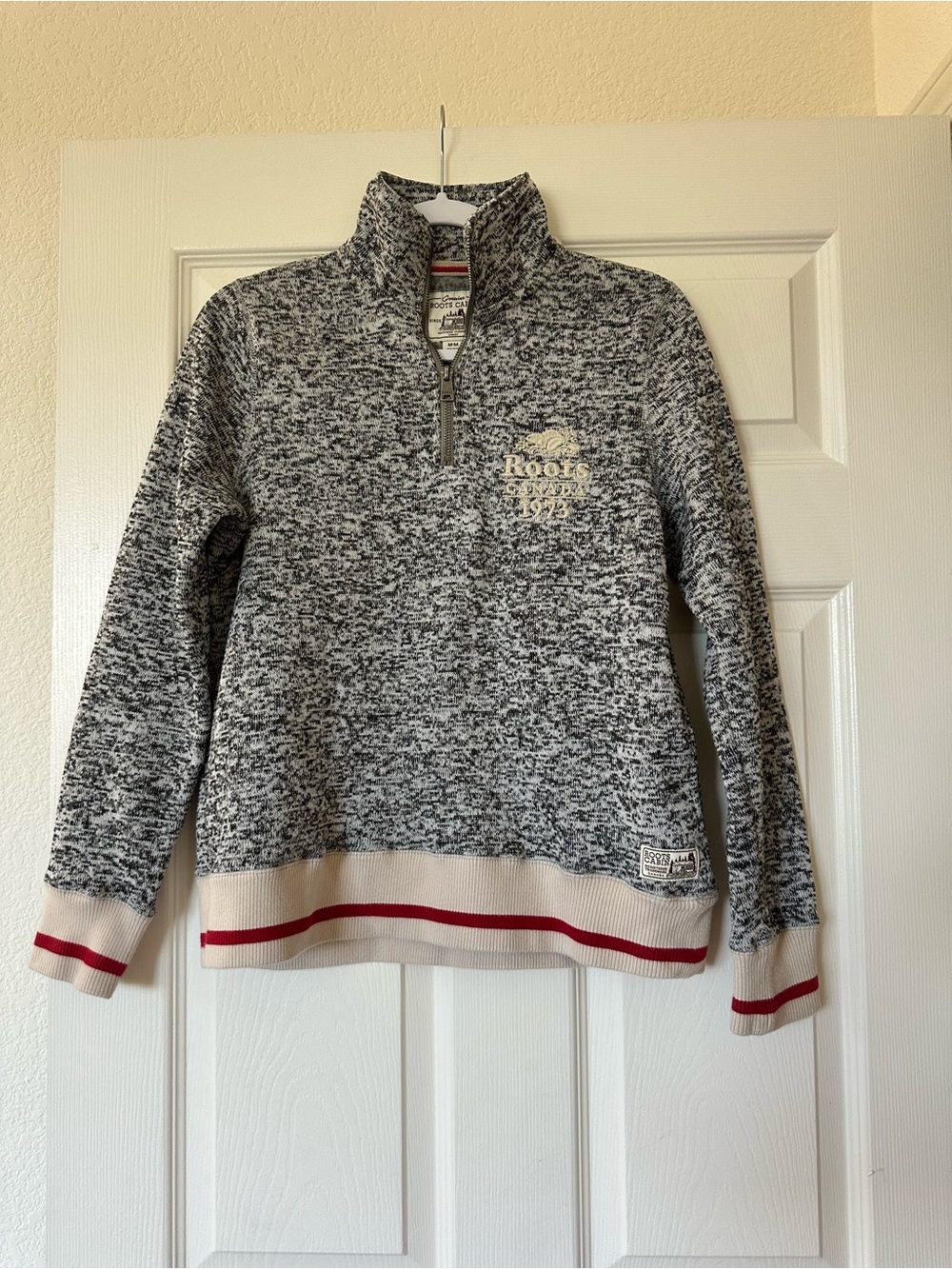 Roots Canada Cabin Sweatshirt Quarter 1/4 Zip Pullover Logo